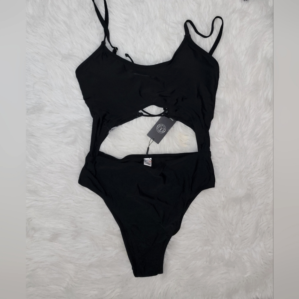 💥NWT💥 Relliciga one piece large monokini swimsuit